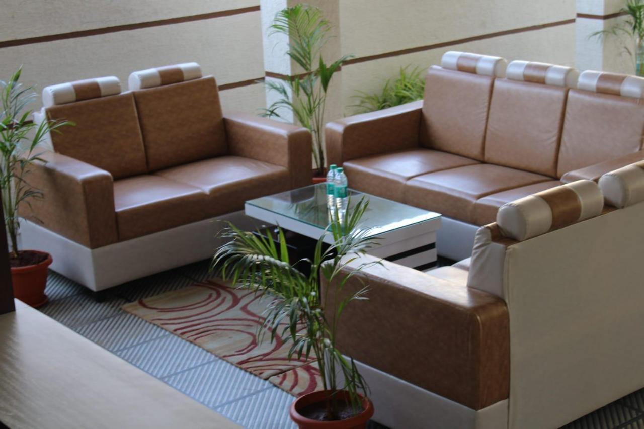 Hotel Prime Classic Shamshabad Esterno foto