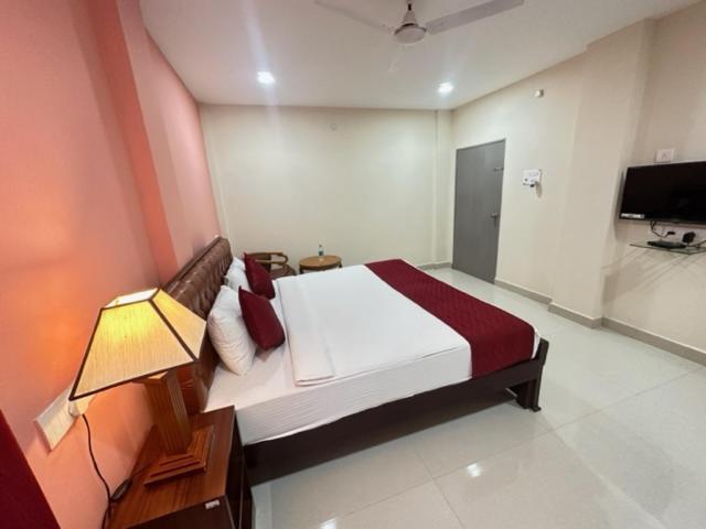 Hotel Prime Classic Shamshabad Esterno foto
