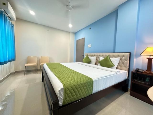 Hotel Prime Classic Shamshabad Esterno foto