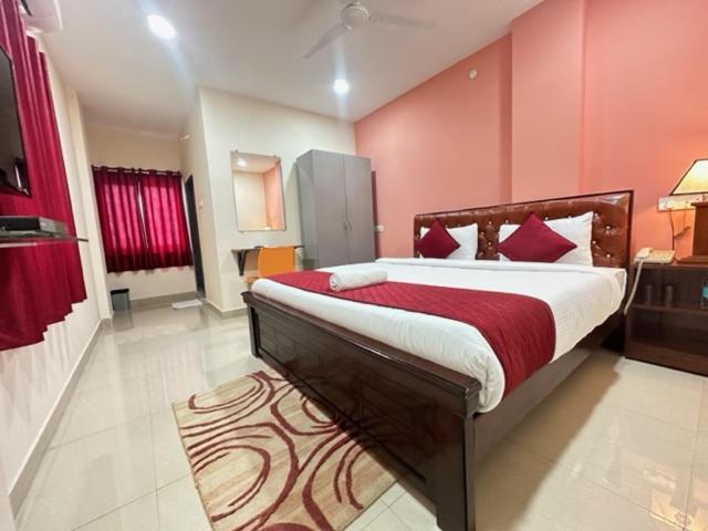 Hotel Prime Classic Shamshabad Esterno foto