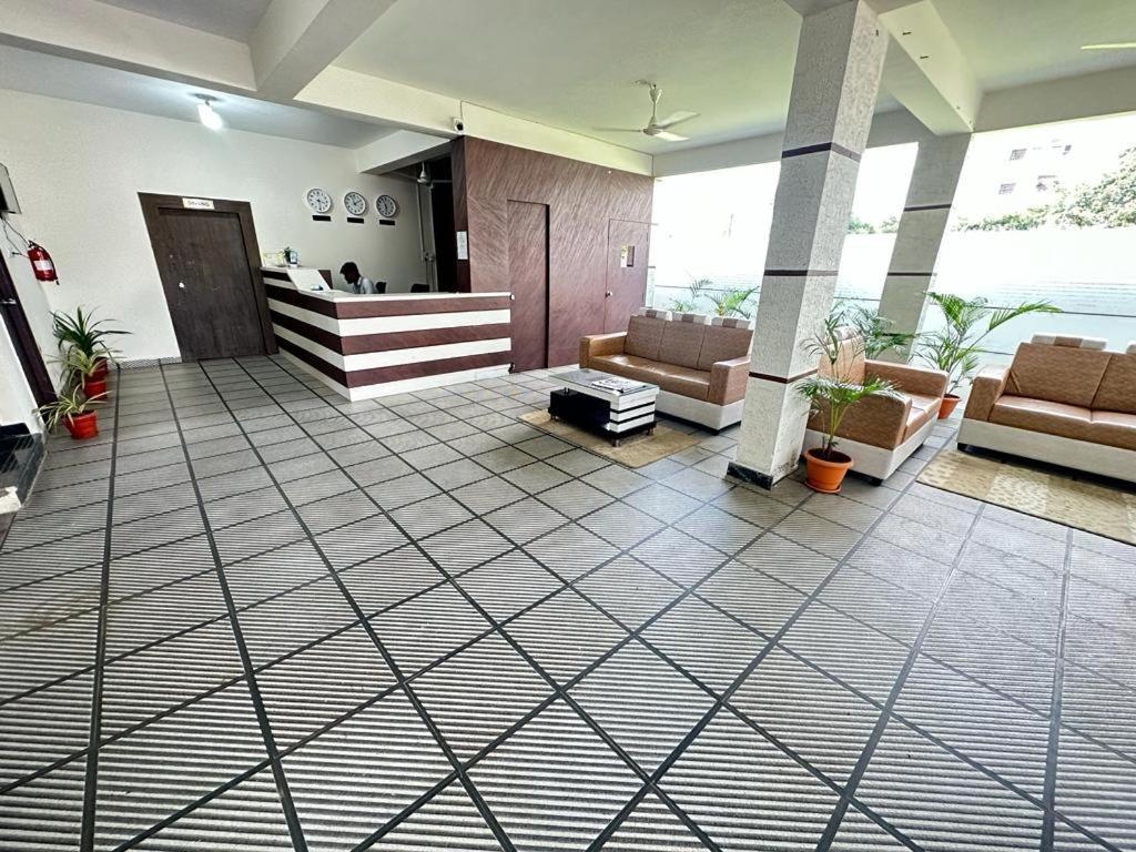 Hotel Prime Classic Shamshabad Esterno foto