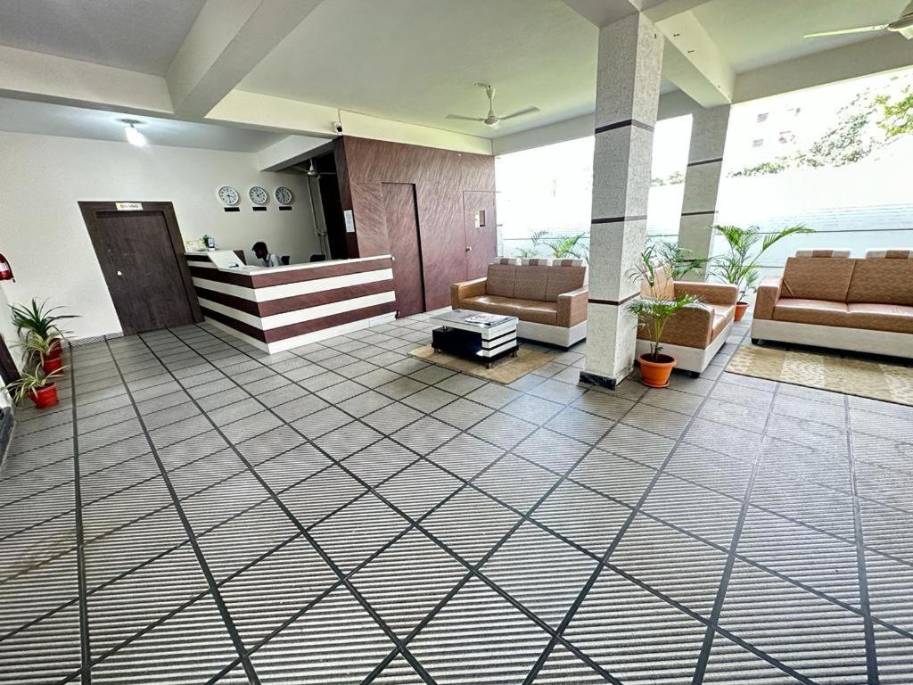 Hotel Prime Classic Shamshabad Esterno foto