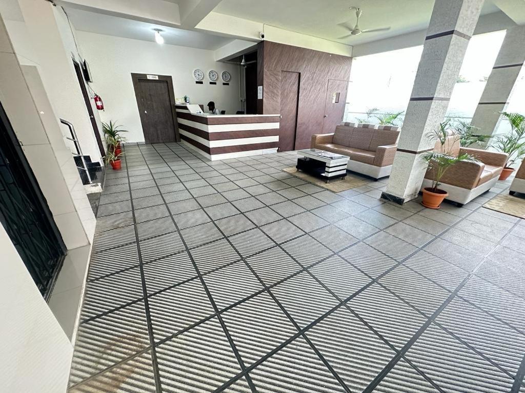 Hotel Prime Classic Shamshabad Esterno foto
